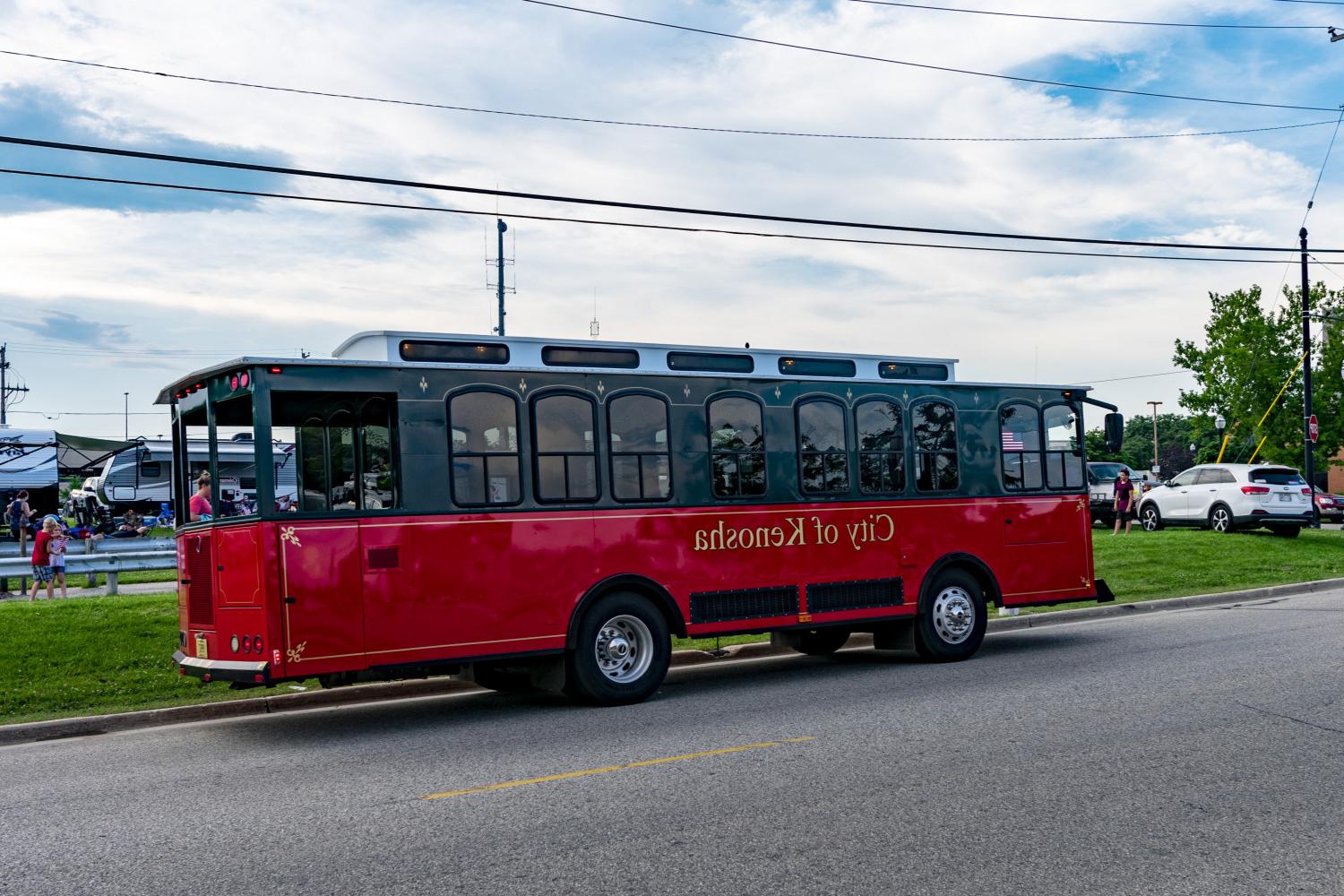 The 湖畔电车 operates from May through September 和 stops right in the heart of campus.图片来源:访问出赛.com