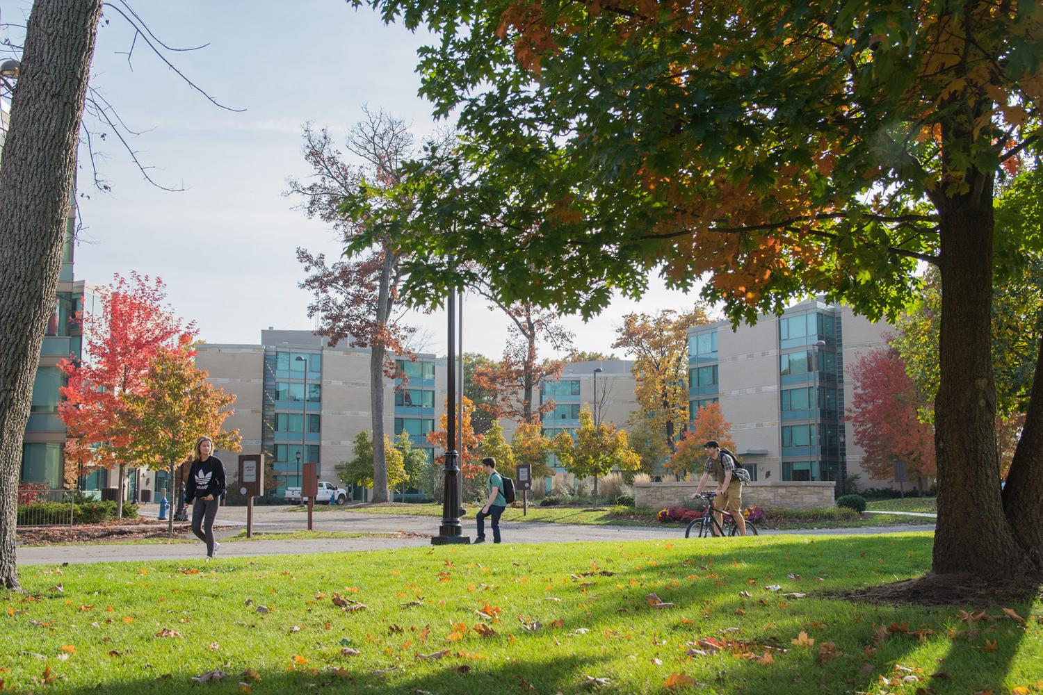 奥克斯住宅村 is a cluster of six residential buildings on the south side of campus, named for the beautiful trees that su...