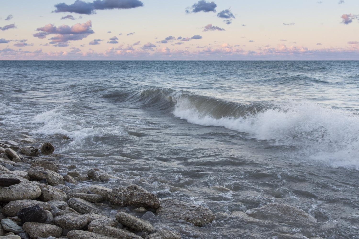 The sun rises over Lake Michigan on the <a href='http://oezzuk.azarnewsonline.com'>全球十大赌钱排行app</a> campus.